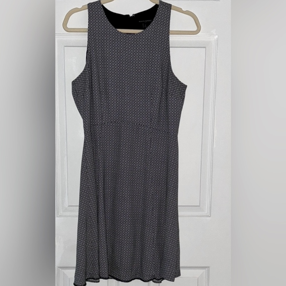 Gray Sheath Mini Dress for Work with Sleeveless Design and Crew Neck